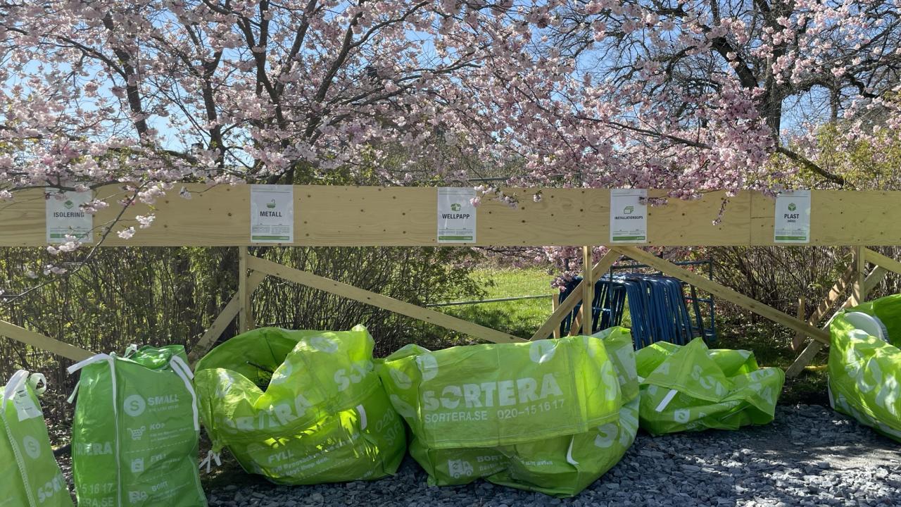 Sorterasäckar i blomsterskrud